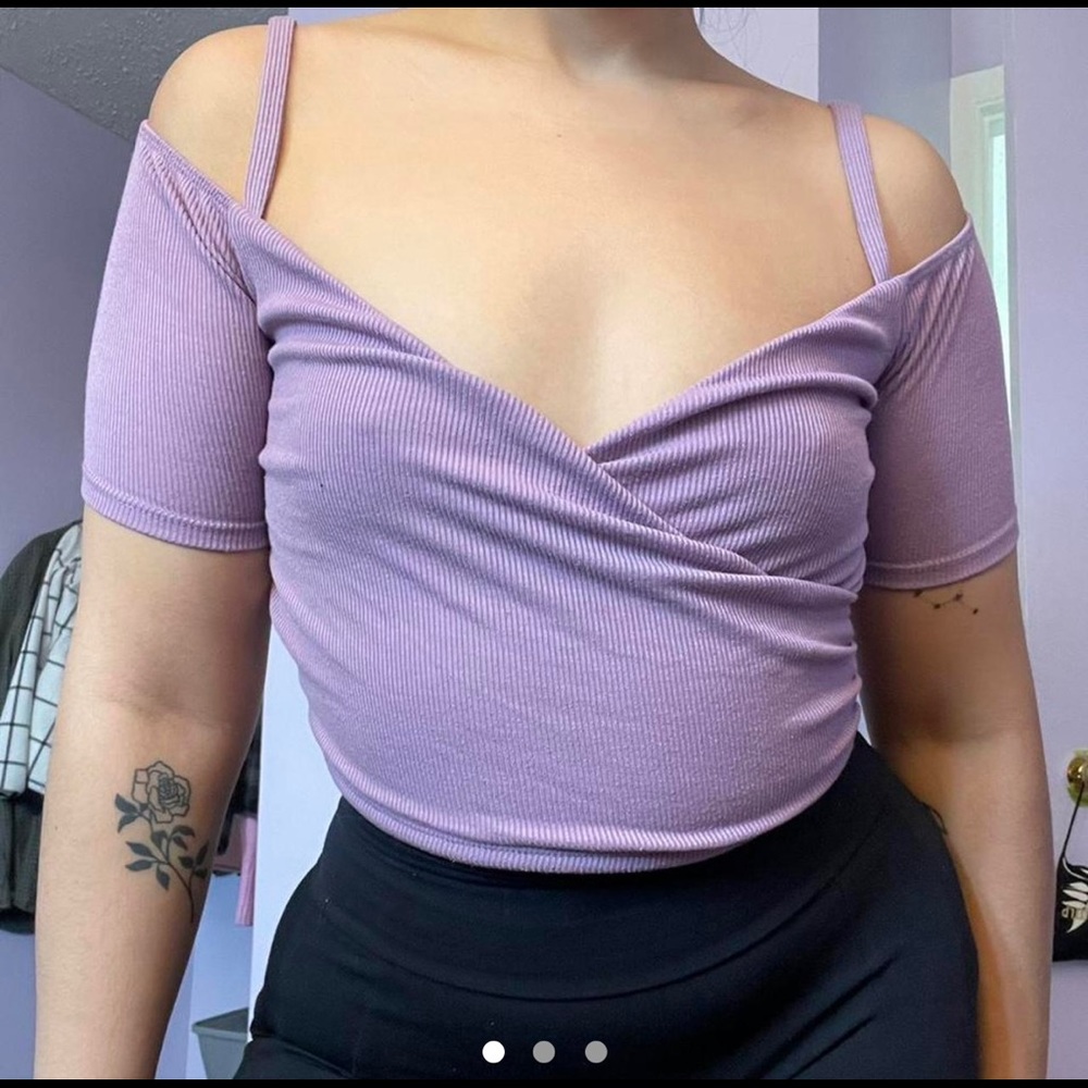 **SOLD** Lilac Cold Shoulder Top - Picture 5 of 7
